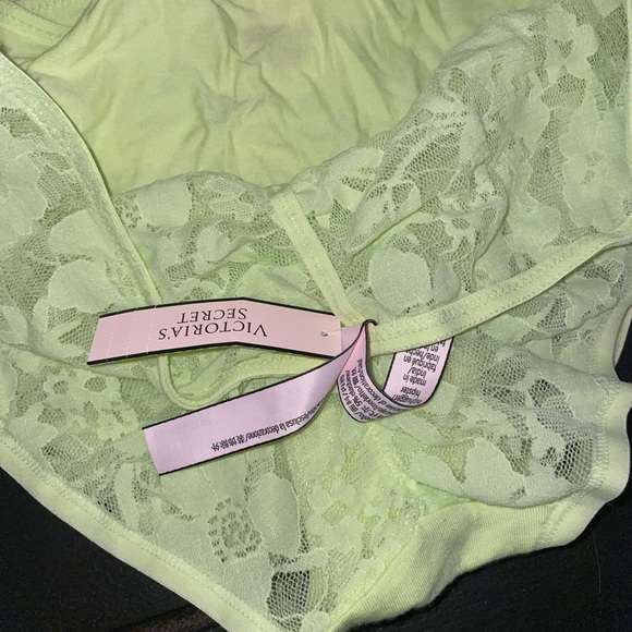 Nwt vs bundle - Picture 3 of 5